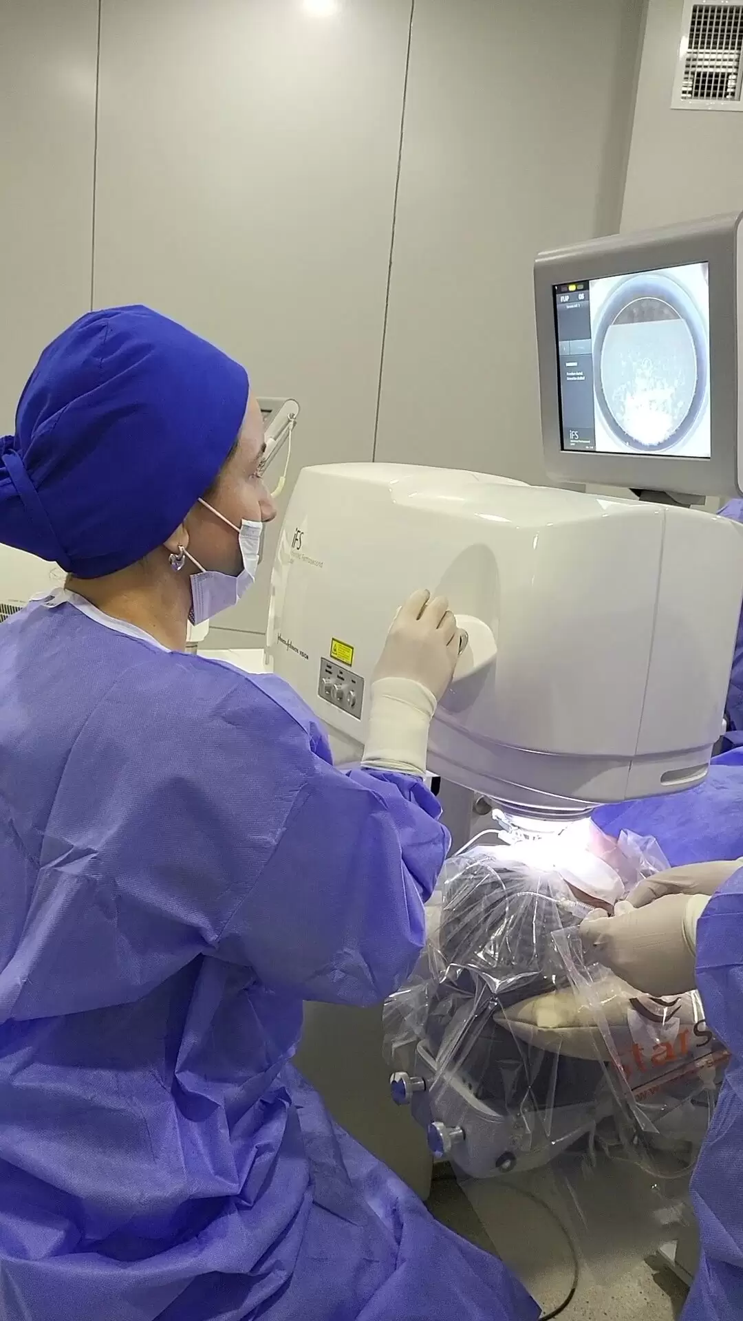 Dr Günelin katarakt əməliyyatından görüntü