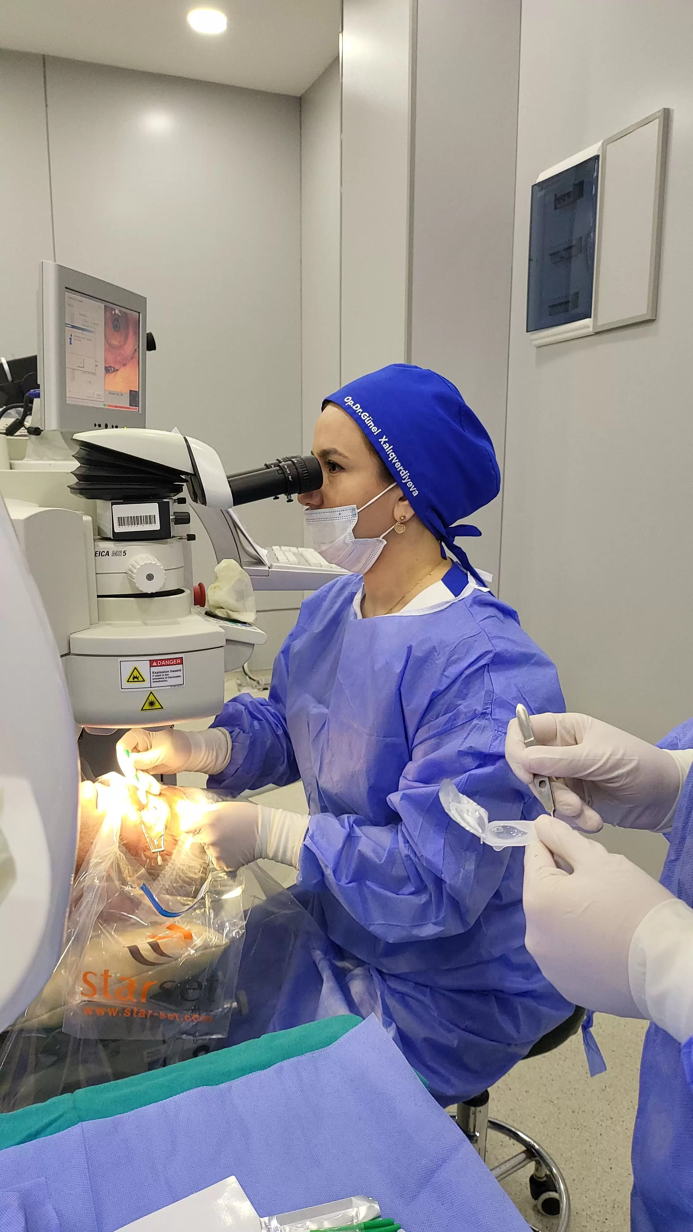 Dr. Gunel tərəfindən icra edilən eksimer lazer əməliyyatından görüntü